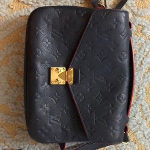 Authentic Louis Vuitton Pochette in navy blue